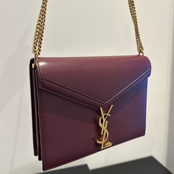 Saint Laurent Medium Cassandra Shoulder Bag - Picture 3 of 14